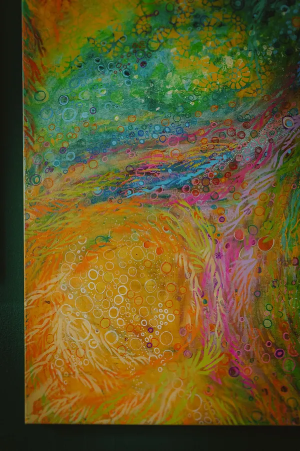 Detail žluto-zeleného obrazu