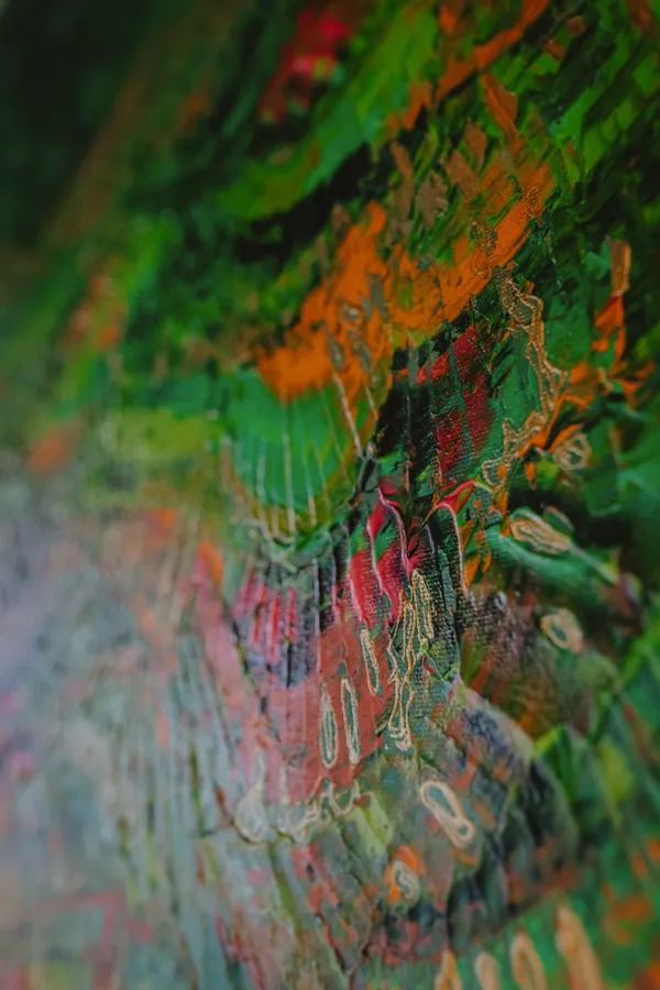 Detail obrazu se zelenými tahy